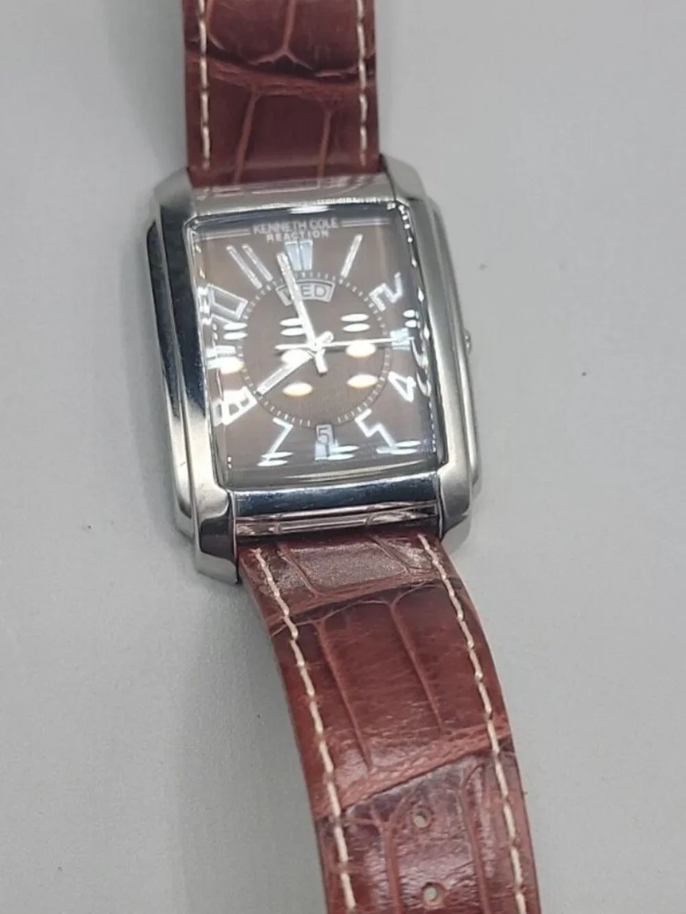 Kenneth Cole Reaction Mens Brown Watch KC1327 Croco Leather Band Date Display